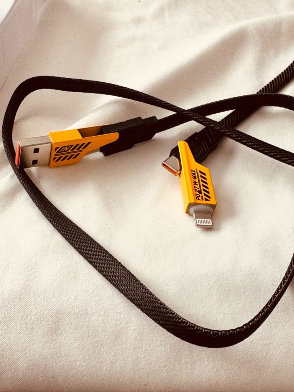 Fast Charging USB C Wall Charger Block Braided Cable 20W PD MultiPort Yellow NIB - Picture 7 of 9
